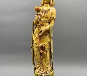 Hand-Carved Mammoth Ivory Lotus Guanyin Statue — Elegant and Lifelike Masterpiece