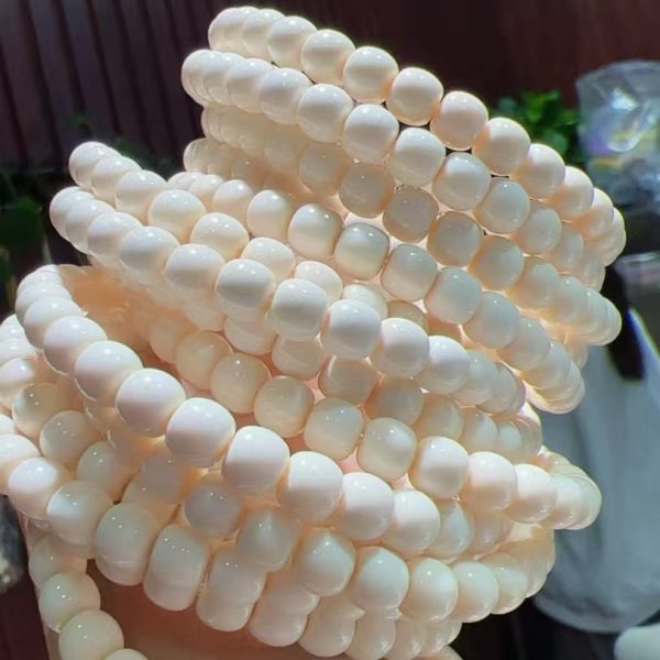 Handcrafted Mammoth Ivory Bracelet – Vintage-Style Single Loop Design